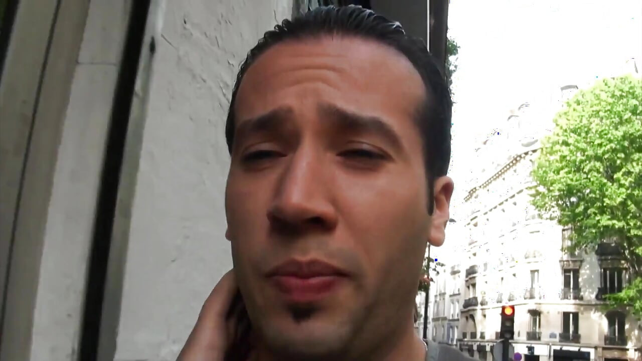 Zrela kurva se nagovara da se jebe u obje rupe