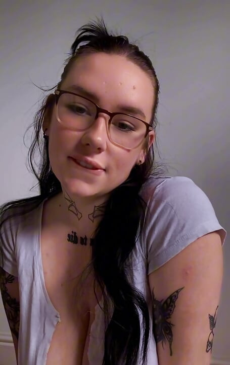 Une demi-sœur britannique à forte poitrine, ASMR, coaching masturbatoire