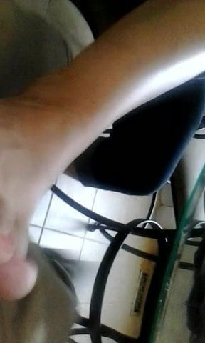 Footjob til hard again