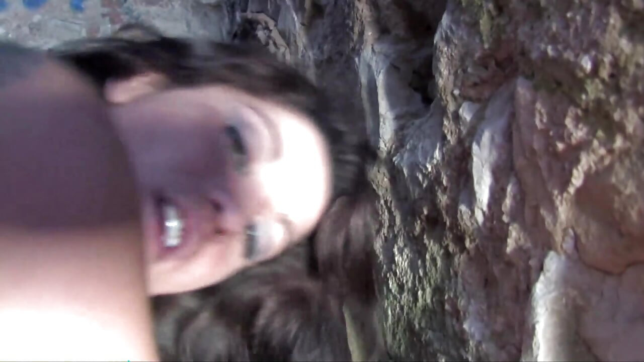 अद्भुत काले बाल वाली को कार में उठाया गया, अलग जगह पर लाया गया और खराब कर दिया गया