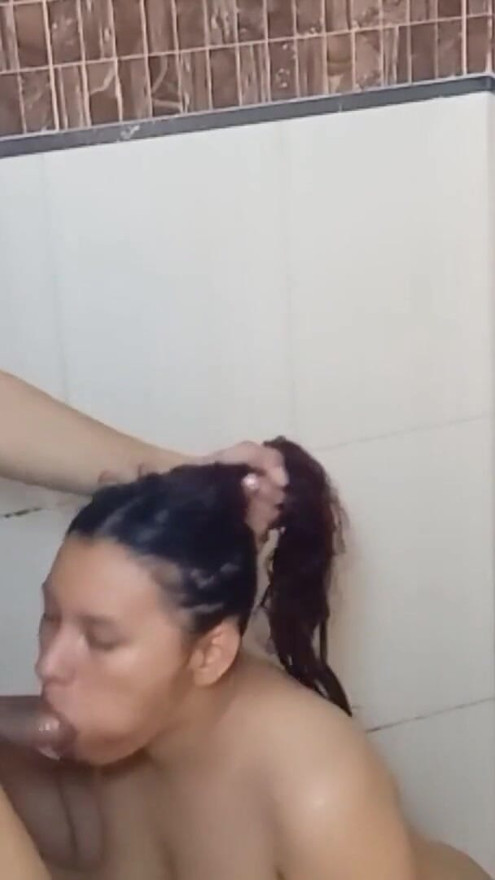 Blowjobs im badezimmer | Clip 1