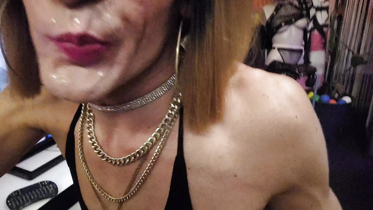 Aprosexx an' Chill with Its Vtc Driver. Vanessabitchx Used as a Sperm Holder During an Aperitif and Photo Shoot.