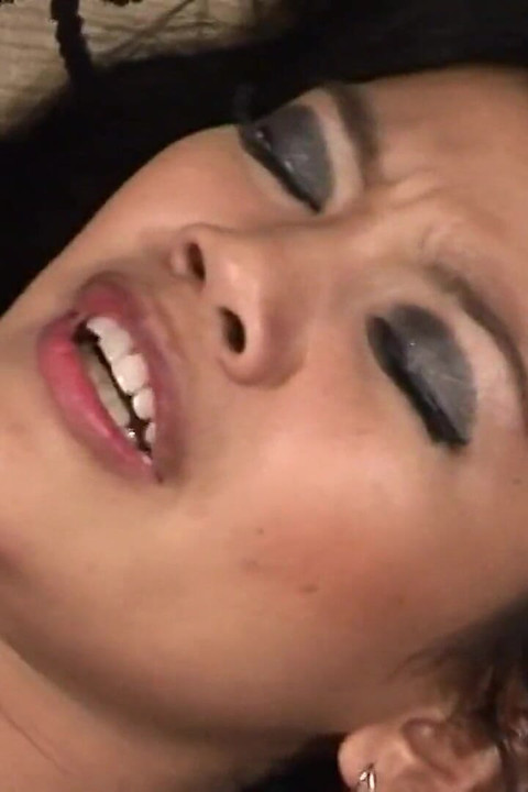 Sherri อยู่บนหลังเธอโดนฉีดน้ําเงี่ยนหลังจากเย็ดนาน