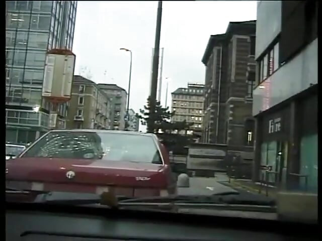 Morena Caliente Follada Por Dos En Público