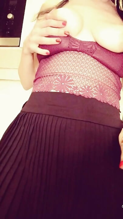 Naughty Housewife Squirts in the Kitchen and Splashes the Table Ginnagg