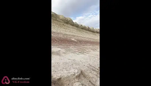 Doğada halka açık seks! Yürüyüş parkurunda bir sarışını siktim! POV!