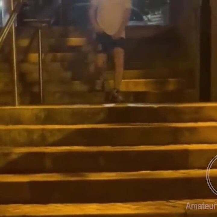 Cowok ini kepergok kencing di jalan untuk kedua kalinya di malam yang sama - rekaman seks