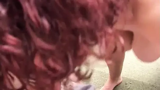 Milf berambut merah yang luar biasa kacau dengan sangat keras