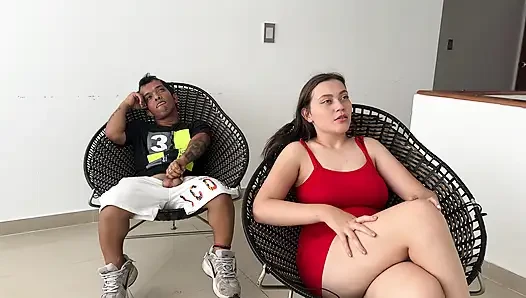 Aku menunjukkan kepadanya video meniduri pacarku... Dalam film dia memergokiku masturbasi dan menyindir dirinya sendiri untuk menidurinya pula