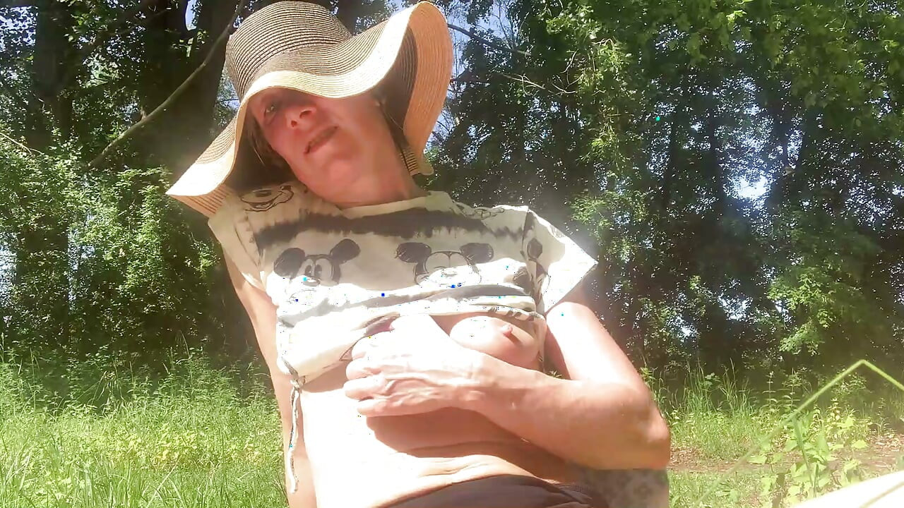 Tit flash in the park