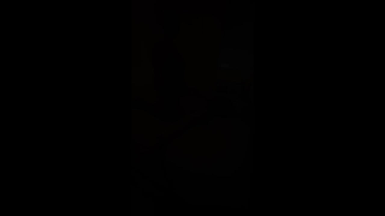 Femdom MILF žena jaše svog vezanog roba muža dok ne svrši