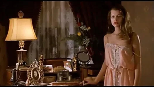 Milla Jovovich est mignonne et sexy