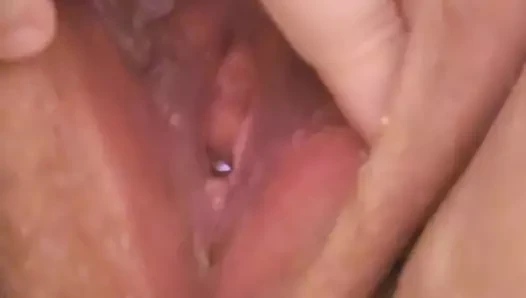 BBW pissing