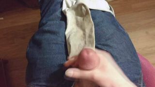 Femboy cumming en calcetín