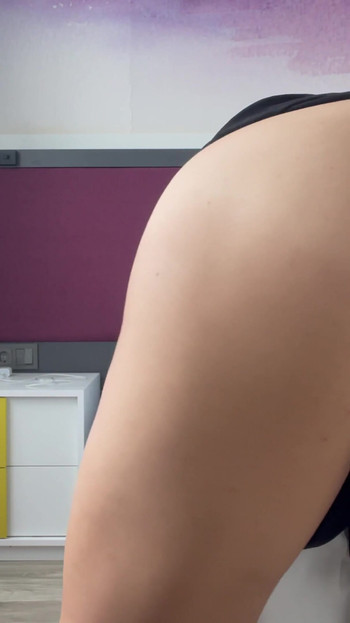 Büyük memeli Arap Khalifa otel odasında çok edepsiz bir mastürbasyon talimatı veriyor | Klip 1