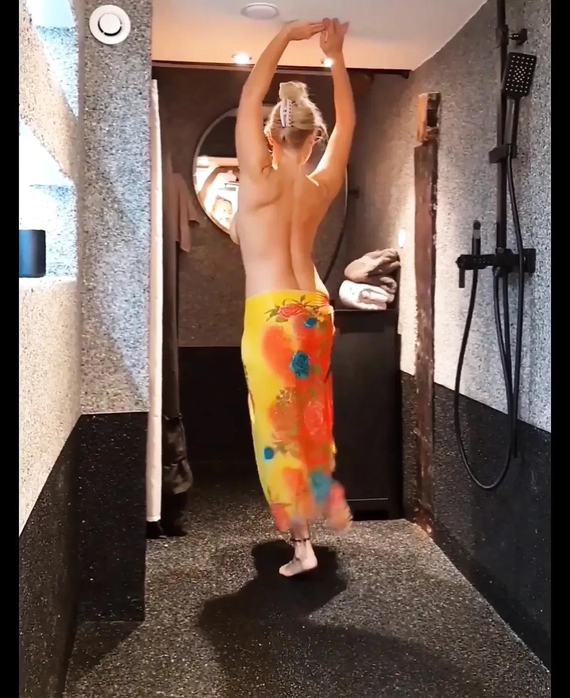 Selena's Beautiful Half Naked Dancing Posing