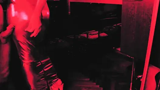 Domina eva fetiş gümüş elbiseli yarak sahibe bdsm kadın egemenliği orta yaşlı seksi kadın dominatrix