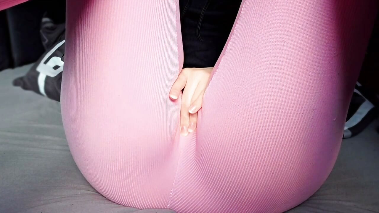 Pembe pantolon ıslanıyor