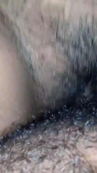 Istri India, selingkuh dari suaminya yang sedang berada di luar negeri, terlibat dalam hubungan seksual dengan pria muda tetangga sebelah. | Klip 1