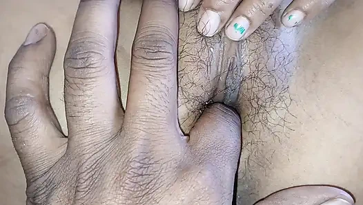 bhabhi ki gand mai finger dali aur milk nikala