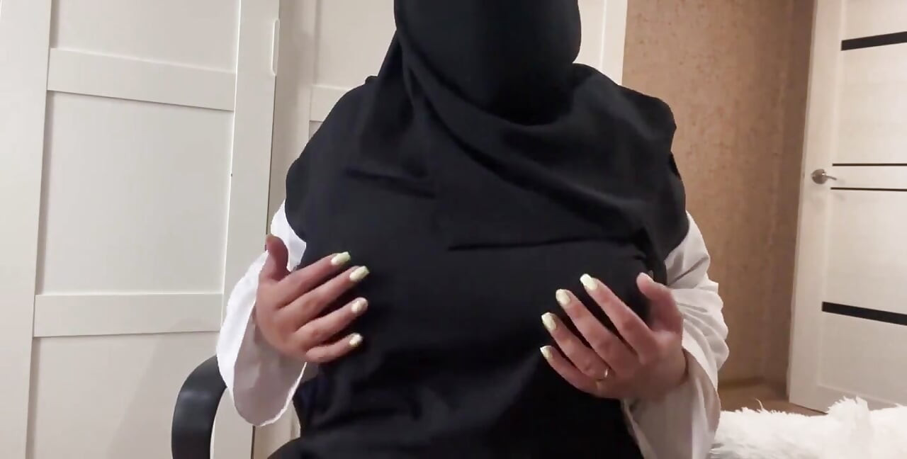 Arab Stepmom Gives Jerk off Instruction 1