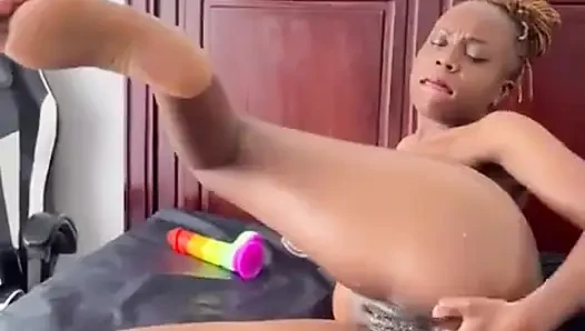 Lubang pantatku dientot habis-habisan pakai dildo sampai muncrat banyak banget