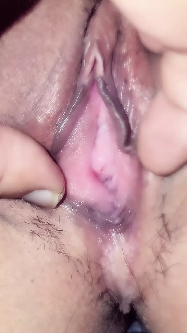 Desi bhabhi got her pussy fingered