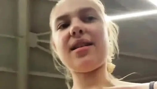 Squirting während des sitzens auf deinem gesicht