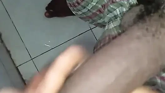 Yarağıma masaj yapıyor