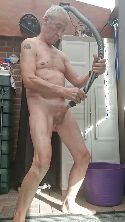 DADDY NO HANDS VACUUMCLEANER SUCK DICK ANALTOY SEXSHOW FLYING CUMSHOT
