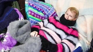 Fetiș cu pulover cu lâna, fuzzy pulover. Unul dintre noile mele pulovere preferate în patul meu duce la o distracție.