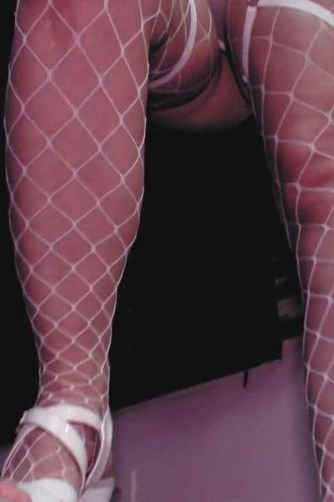 Sahibe eva lateks yüksek topuklu sarışın tanrıça ateşli