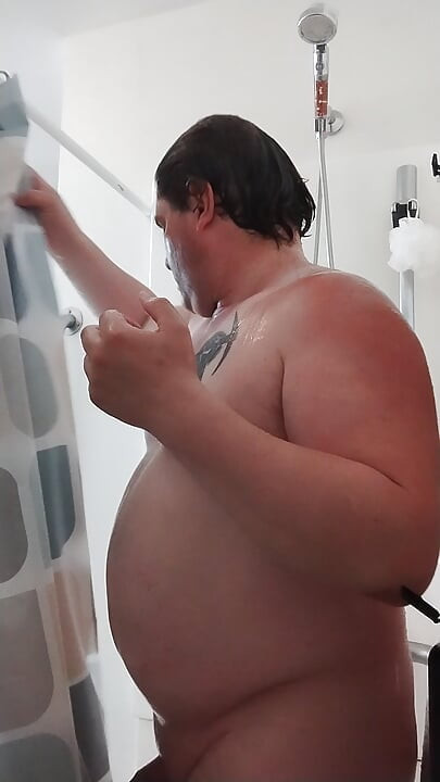 5-12-2026 accroupie et douche aujourd’hui