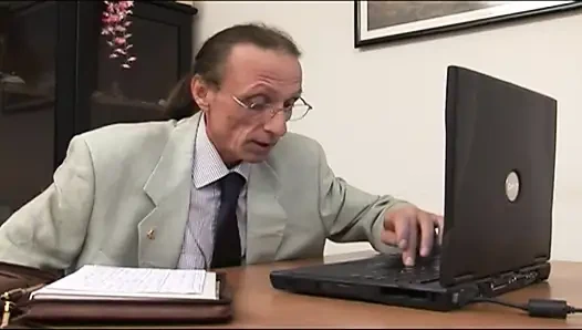 Sekretaris nakal ini ngidam dientot sama bosnya yang nakal