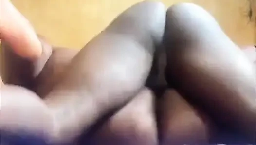 Gece geç saatlerde komşumu baştan çıkarıyorum ve sikilmekle bitiyor
