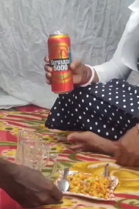 Tuve una fiesta con mi esposa y luego disfruté follándola. Tu Nomita Boudi