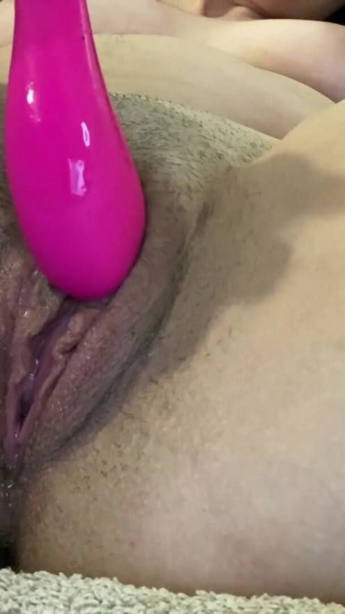 Spiel mit einem dolce spielzeug mit orgasmus | Clip 1