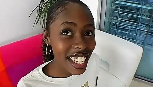 Brown suga si pelacur mungil lagi asik ngentot kontol besar