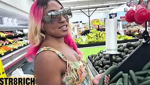 Str8rich ngentot memekku setelah ketemu di toko sama cewek nakal kulit hitam