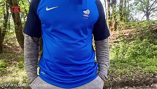 Ateşli üvey anne bir yabancı tarafından aldatan bir sürtük gibi sikiliyor ve prezervatif kırılıyor