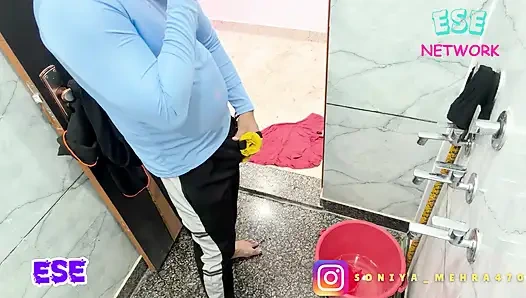 Pyari bhabhi Ne Muth Marte hue Bathroom dekh liya aur lapak le mera lund bhi leliya