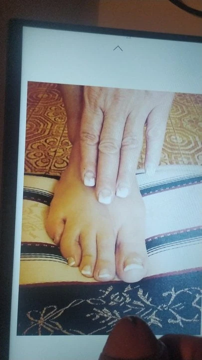 Cum on Sharon' feet and hand