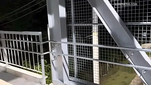 Fucking bareback in the dark street