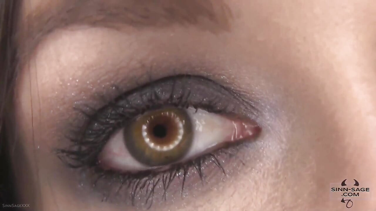 Schau Mir in Die Augen Mit Sinn Sage
