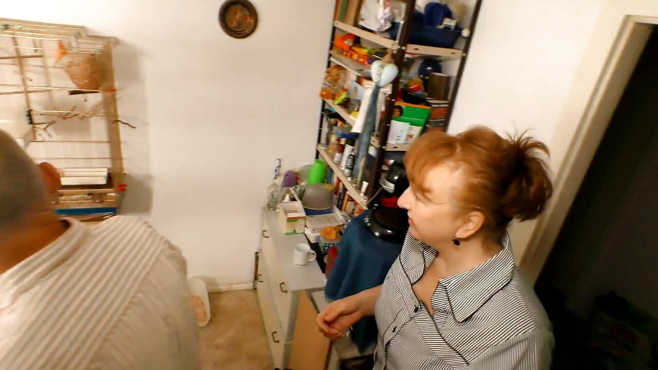 壊れたアパートの建物 - どのフラットでも激しく犯される生の尻軽女たち