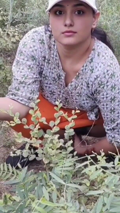 Captivating moment from "Ladki Gumne Aai Ek Ladke Ne Ladki Ko Muh Me Diya"