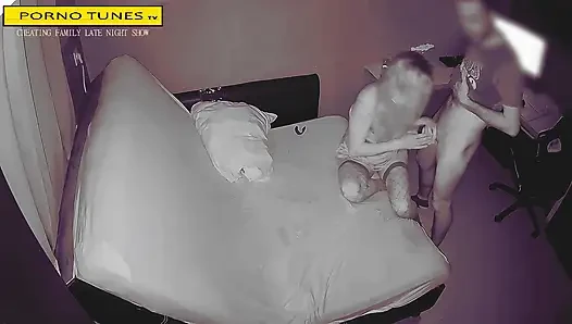 Aldatan evli kadın gece geç saatlerde genç komşusu tarafından dölılıyor