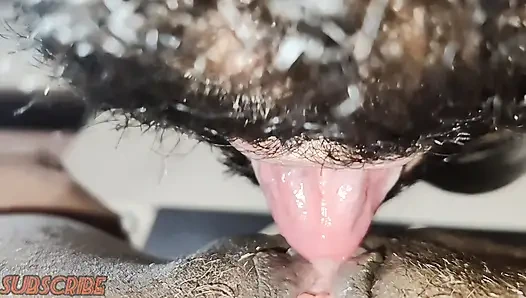 Die freundin meines mannes fickt mich hart und leckt meine muschi für sqirt