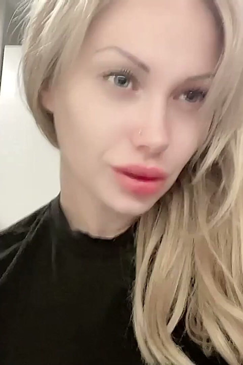Extremely seductive & naughty lips worship and JOI session