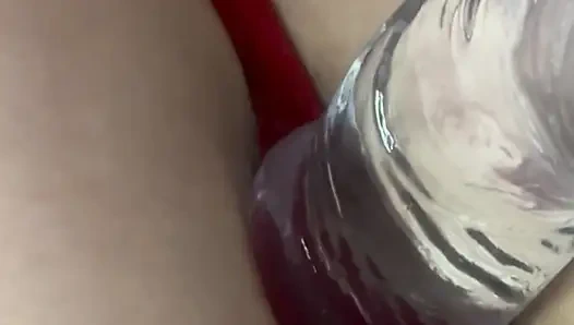 Yeni oyuncak ıslak amcığını azdırıyor